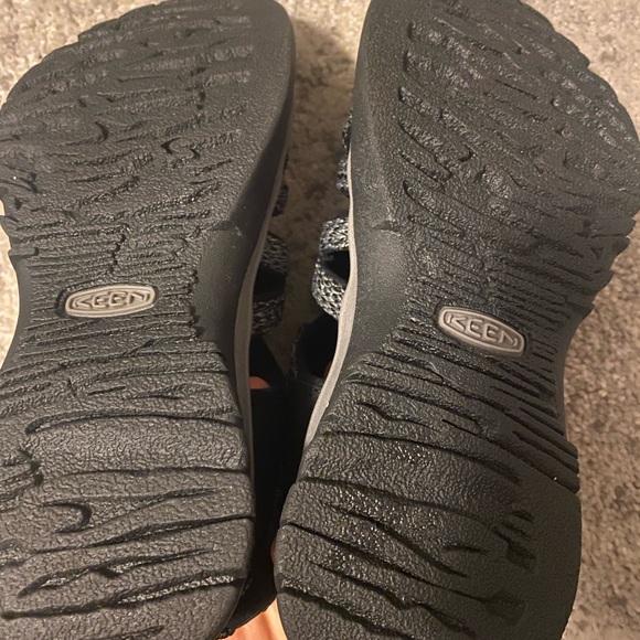 NWT Women’s Keen sandals - Picture 2 of 6